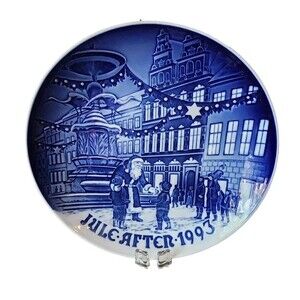 Bing & Grondahl Copenhagen Porcelain. "Father Christmas in Copenhagen" 1993